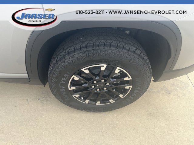 Used 2026 Chevrolet Traverse Z71 w/ LPO, Floor Liner Package AWD/4WD image 32