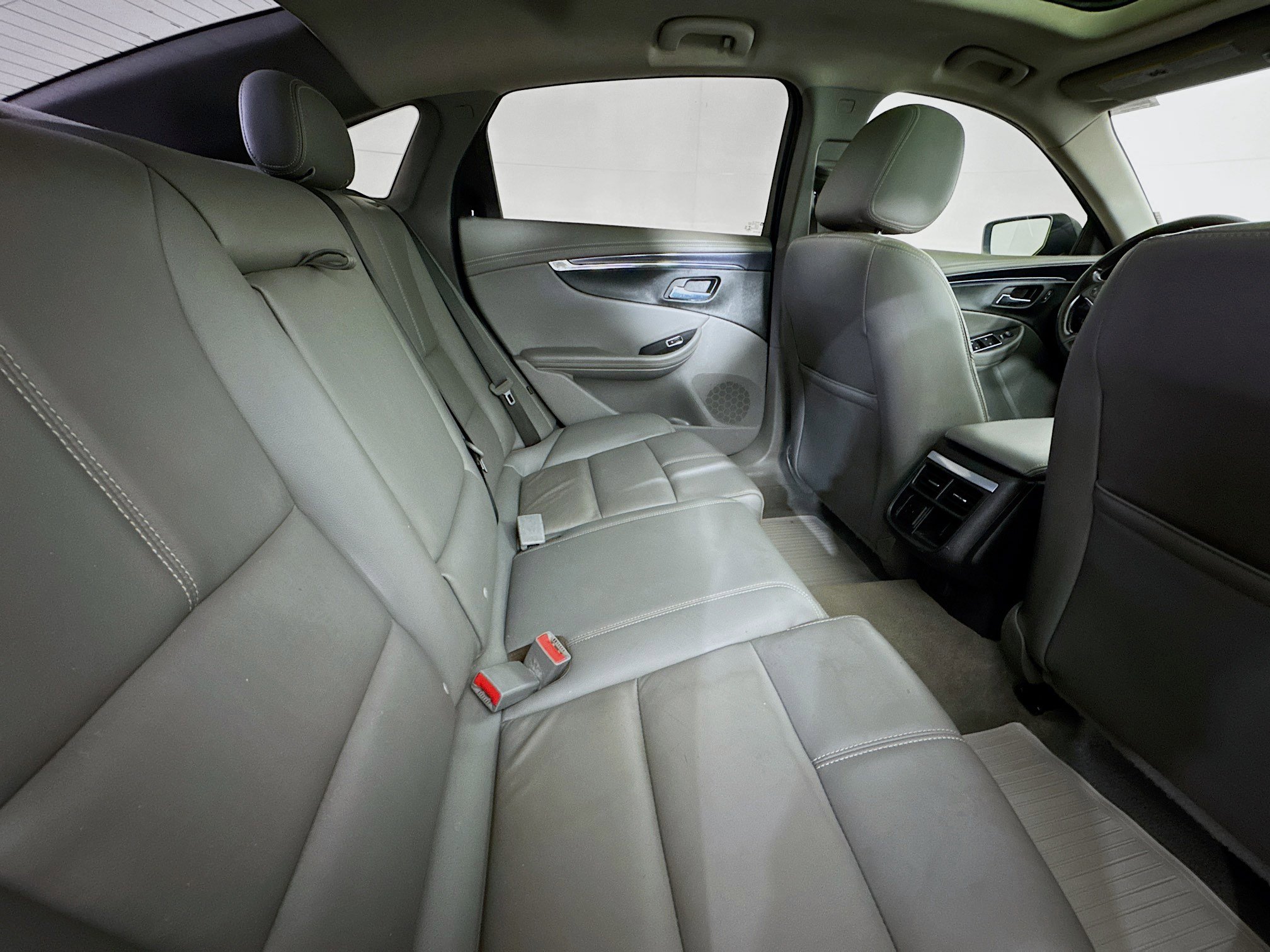 Used 2018 Chevrolet Impala LT w/ Sunroof and Spoiler Package image 26