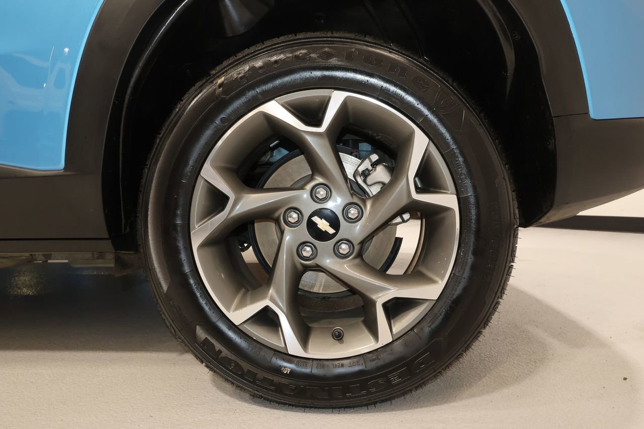 Certified 2025 Chevrolet Trax LT image 32