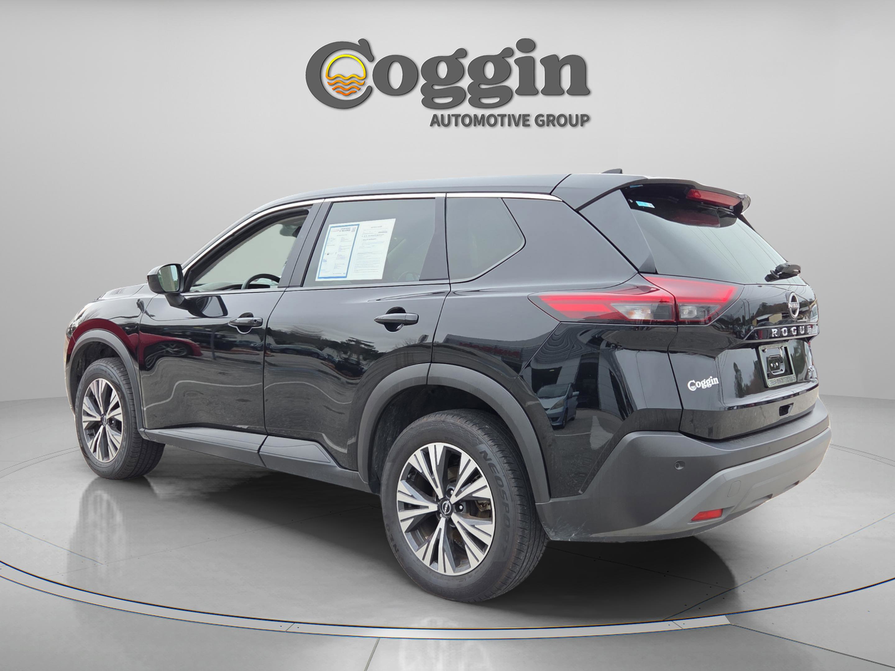 Used 2023 Nissan Rogue SV image 4