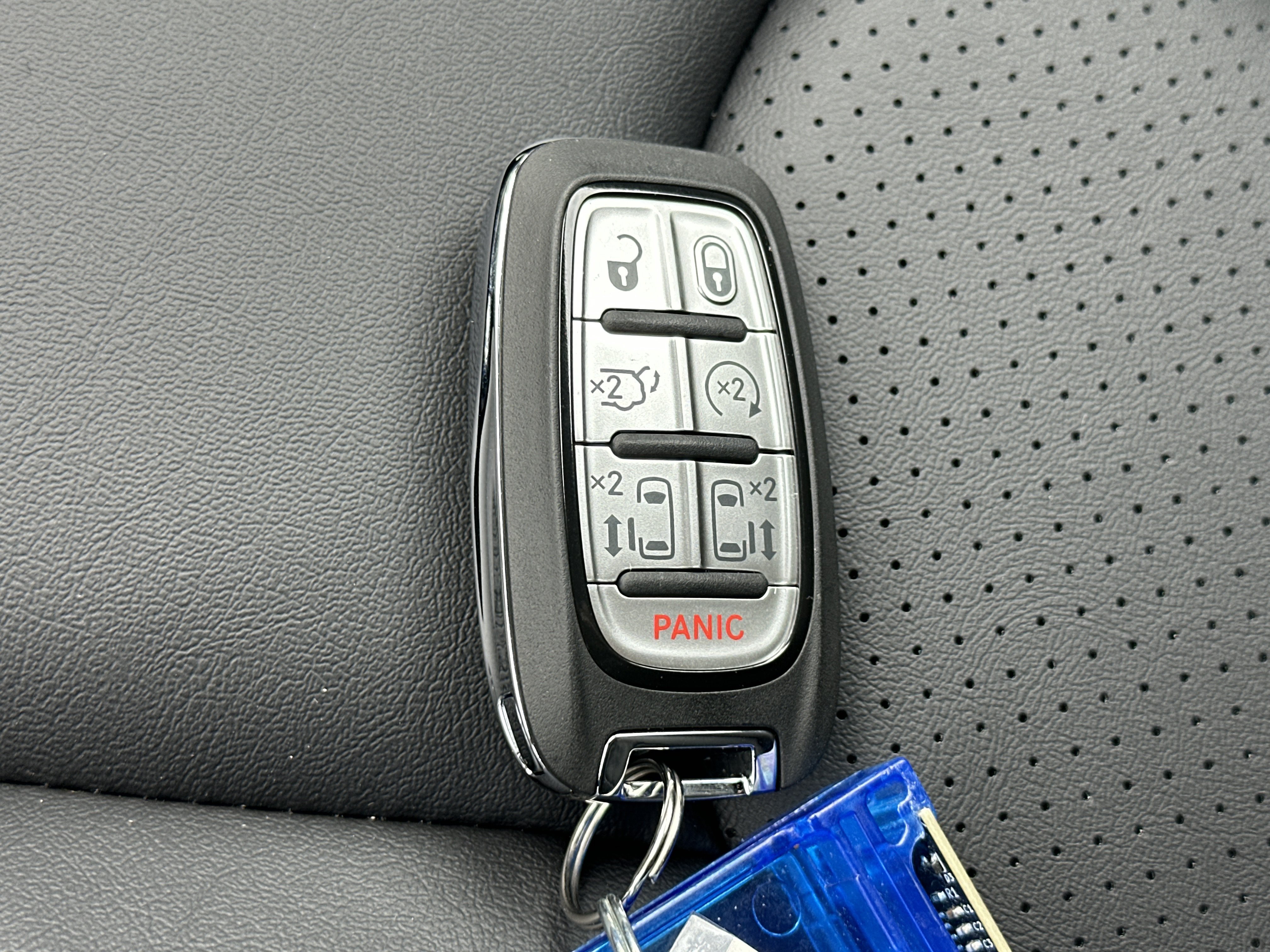 New 2027 Chrysler Pacifica Select FWD image 3