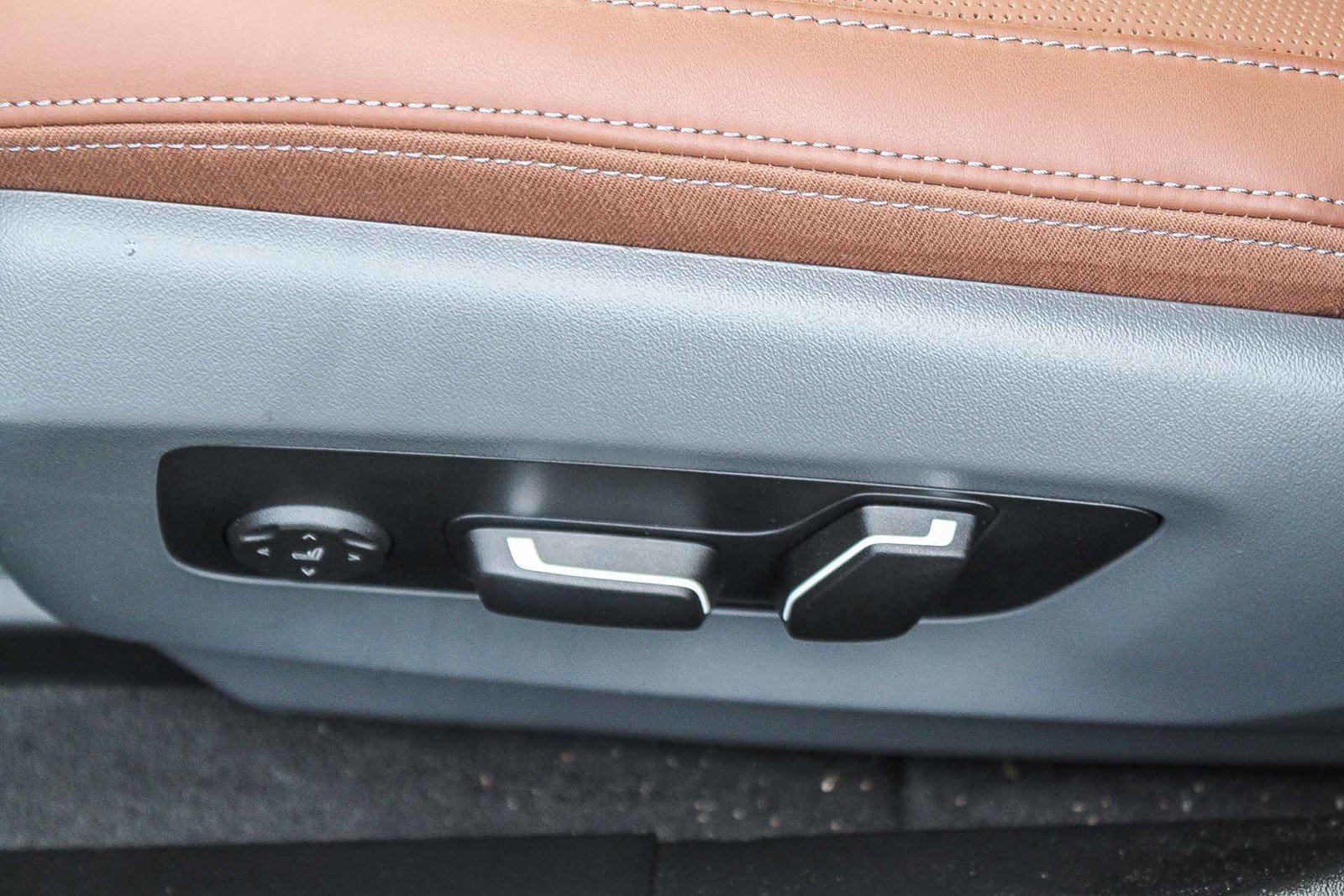 Used 2025 BMW i5 xDrive40 image 21