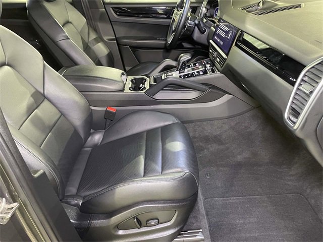 Certified 2022 Porsche Cayenne Platinum Edition image 23