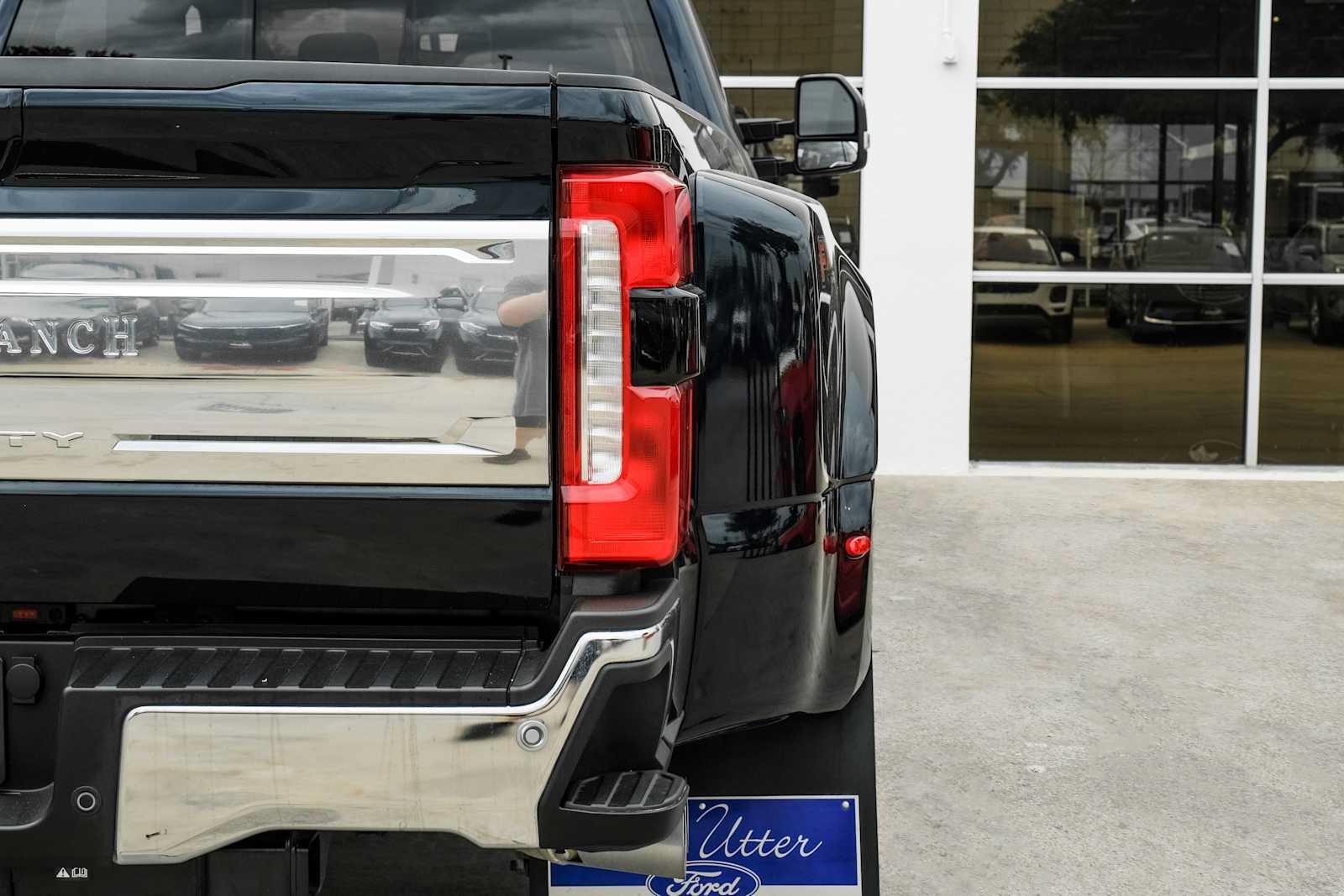 Used 2025 Ford F450 King Ranch w/ Chrome Package AWD/4WD image 41