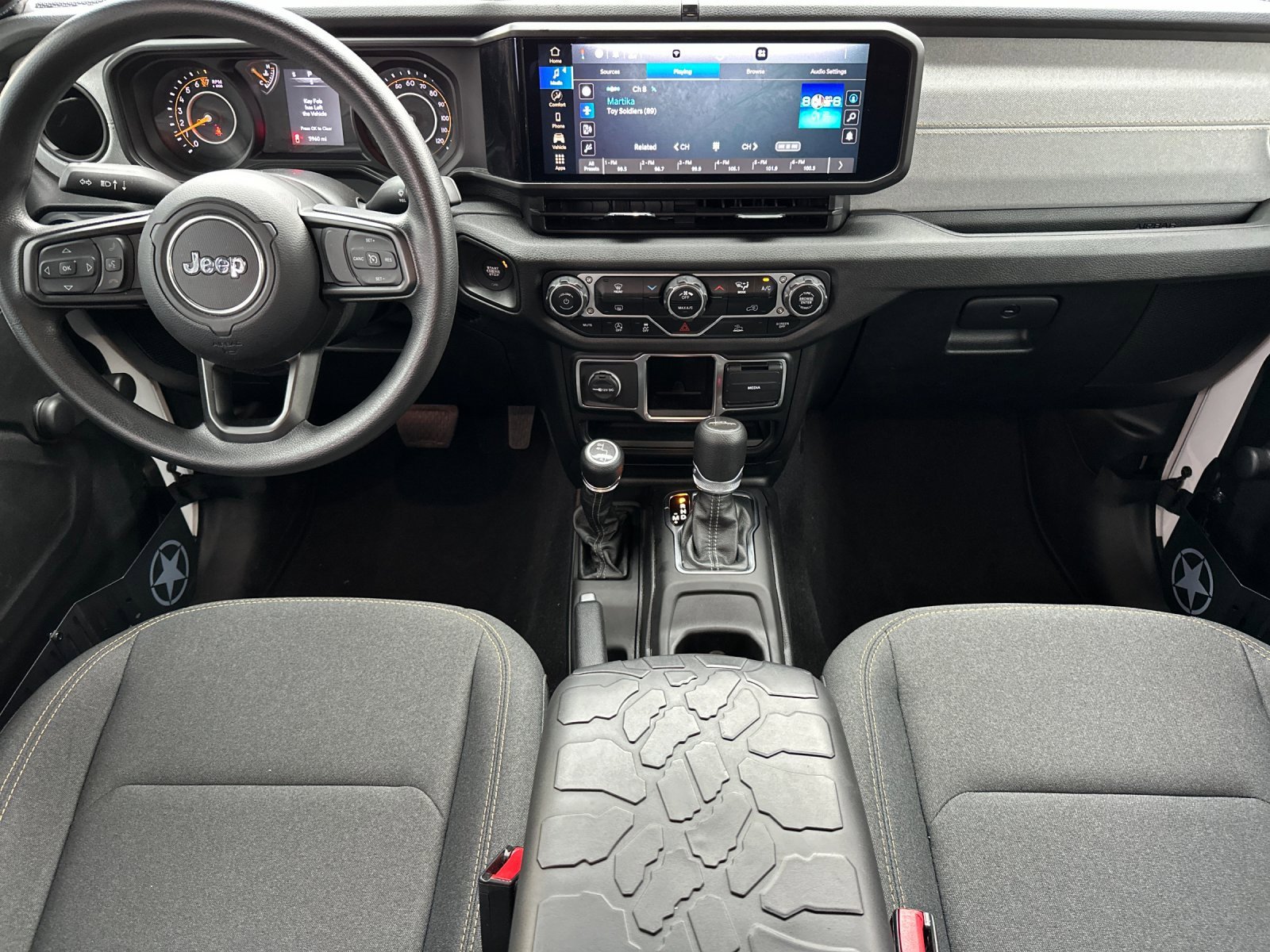 Used 2024 Jeep Gladiator Sport image 13