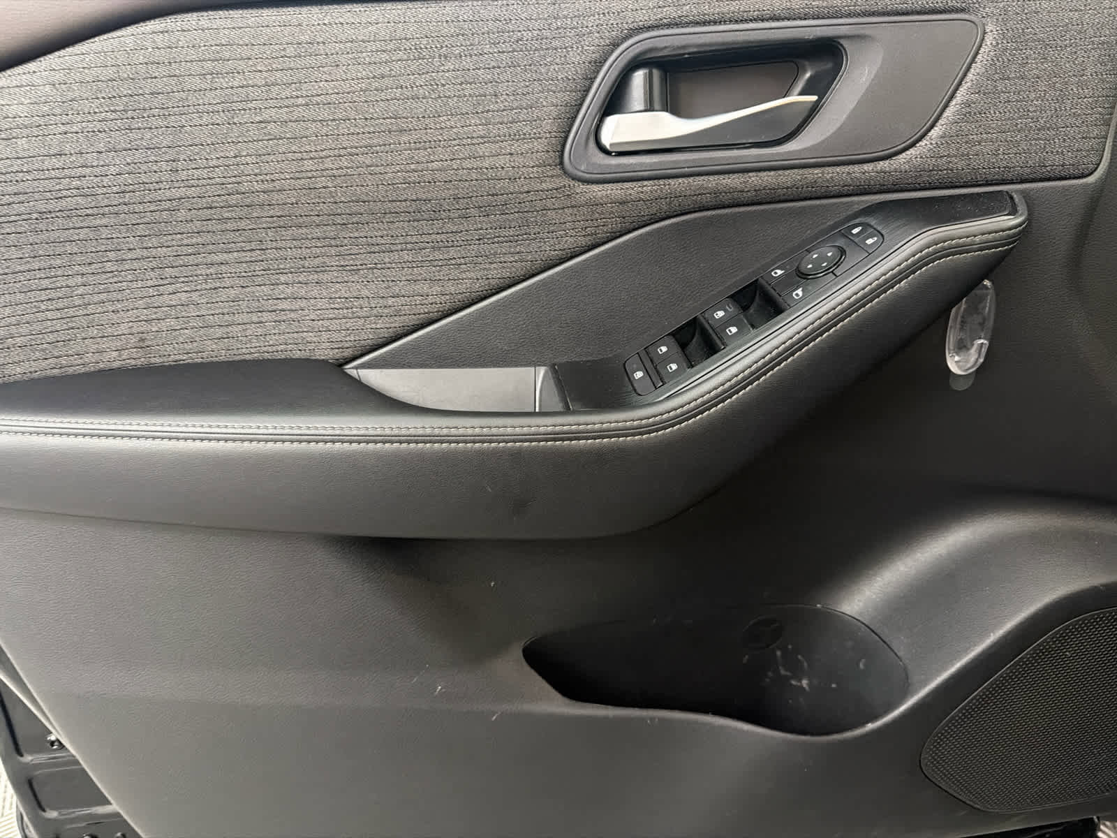 Used 2023 Nissan Rogue SV image 22