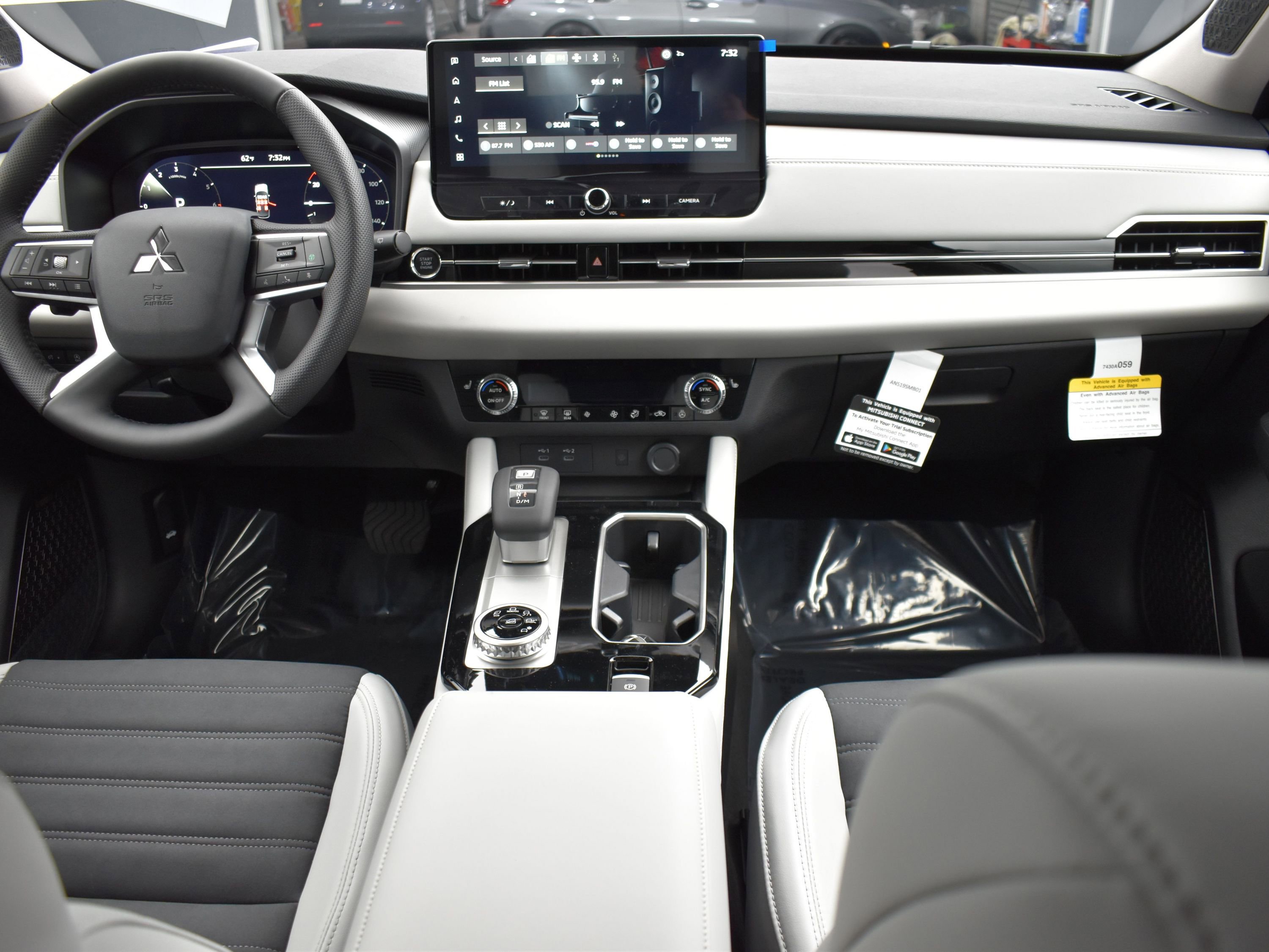 New 2026 Mitsubishi Outlander LE image 15