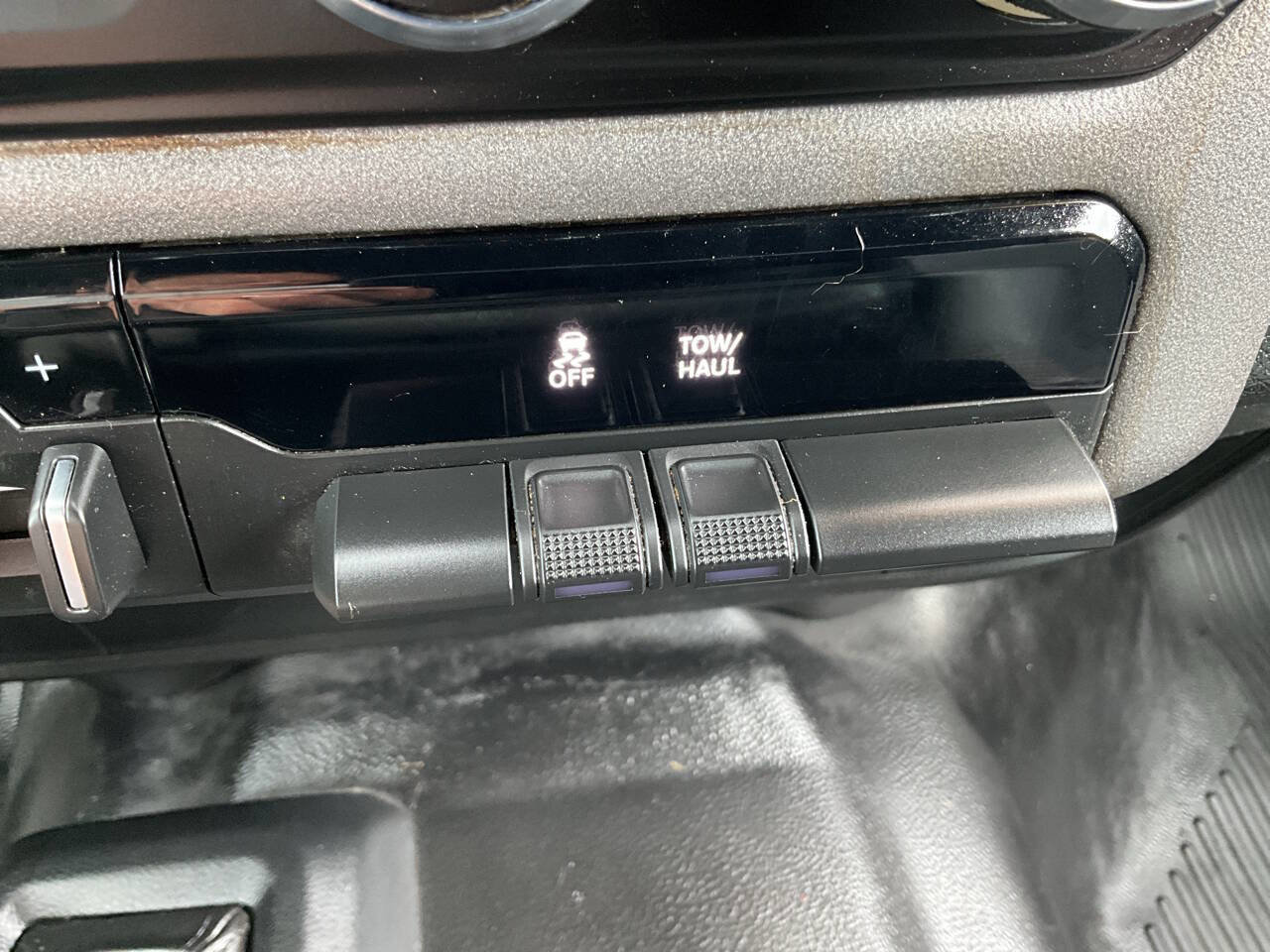 Used 2021 RAM 2500 Tradesman w/ Chrome Appearance Group AWD/4WD image 32