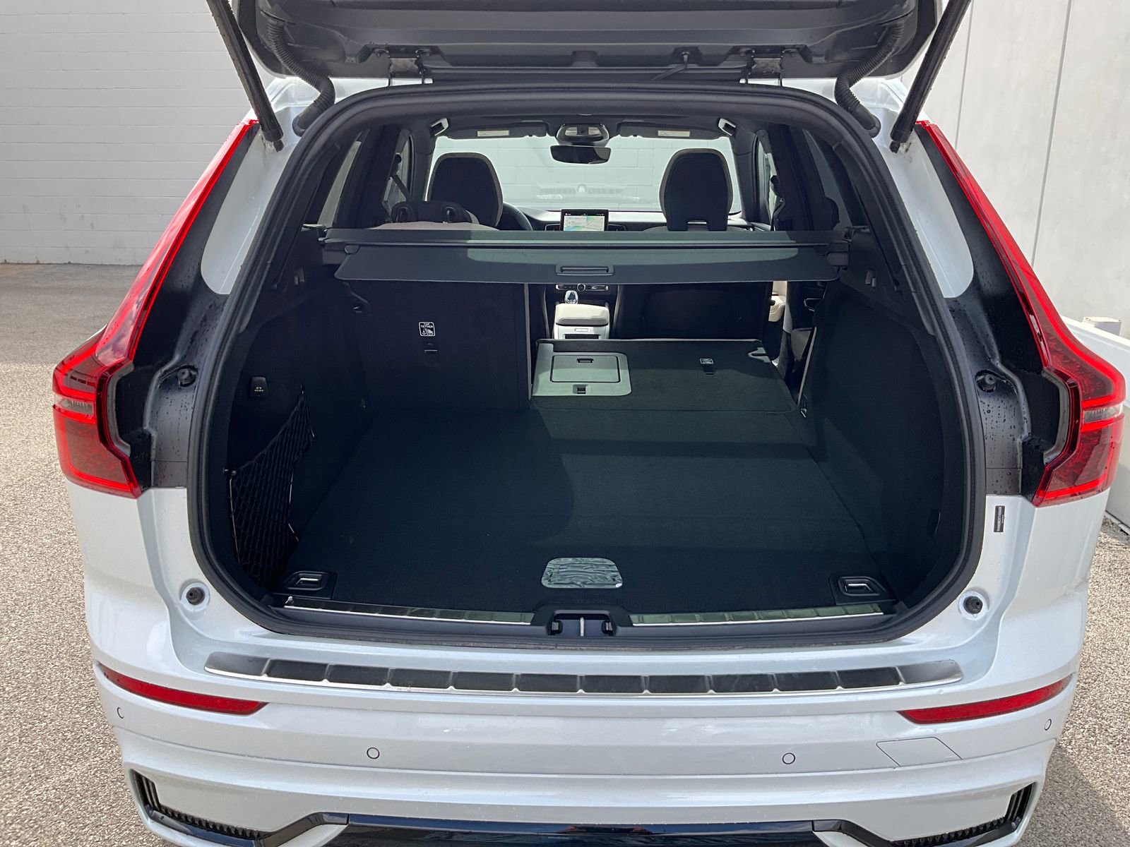 New 2026 Volvo XC60 T8 Plus w/ Climate Package AWD/4WD image 24