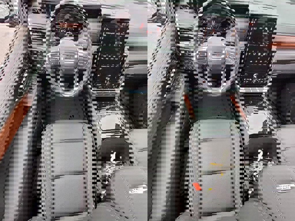 New 2025 GMC Yukon Denali w/ Denali Reserve Package image 10