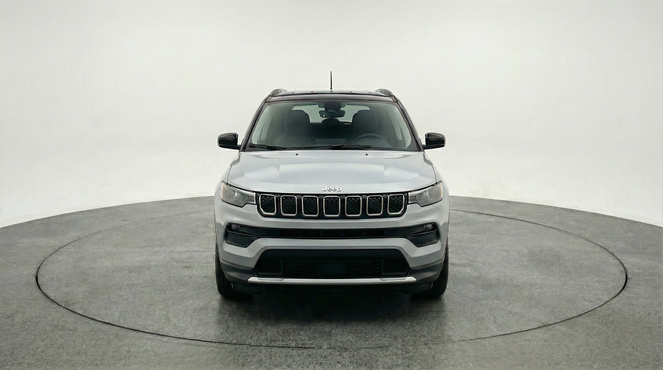 Used 2025 Jeep Compass Limited AWD/4WD image 2