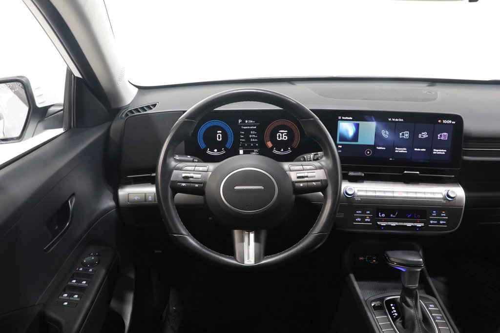 Used 2025 Hyundai Kona SEL FWD image 11