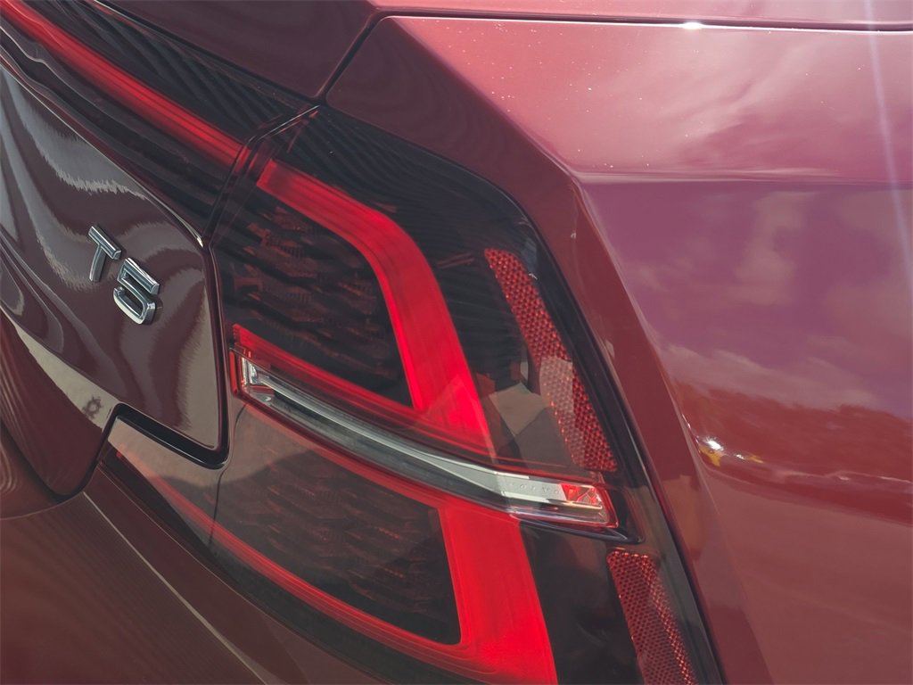 Used 2020 Volvo S60 T5 Momentum image 16