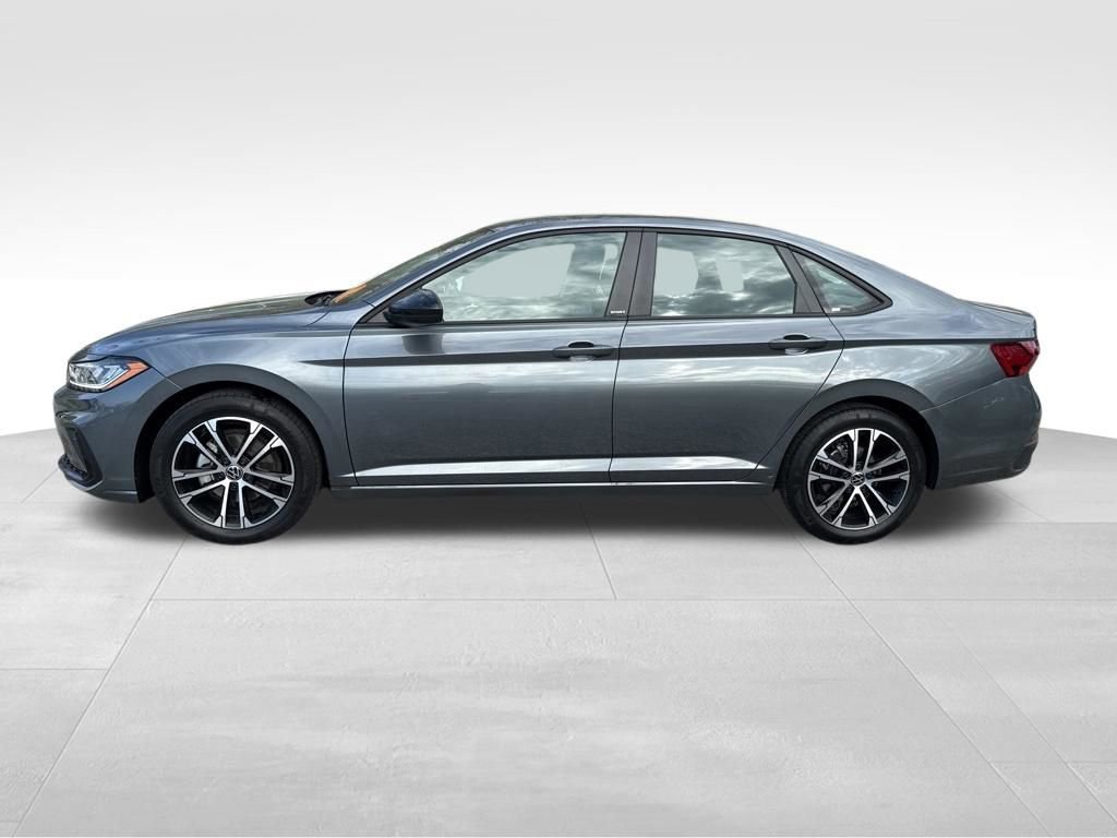 Used 2025 Volkswagen Jetta Sport image 12
