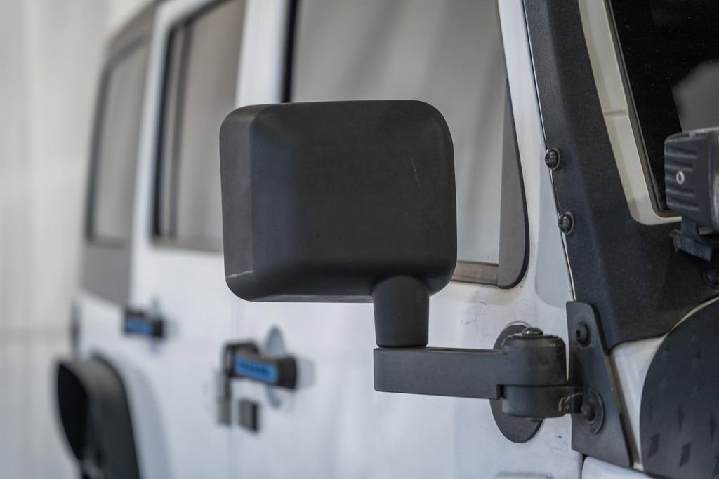 Used 2015 Jeep Wrangler Unlimited Rubicon w/ Connectivity Group image 12