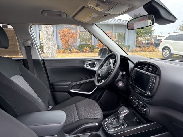 Used 2025 Kia Soul LX w/ LX Technology Package image 11