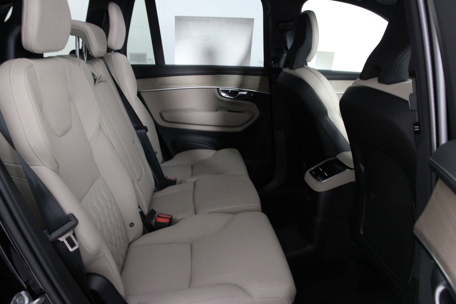 New 2026 Volvo XC90 T8 Plus w/ Protection Package Premier image 11