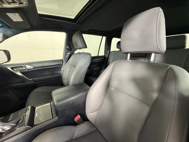 Used 2023 Lexus GX 460 Premium w/ Premium Package image 16