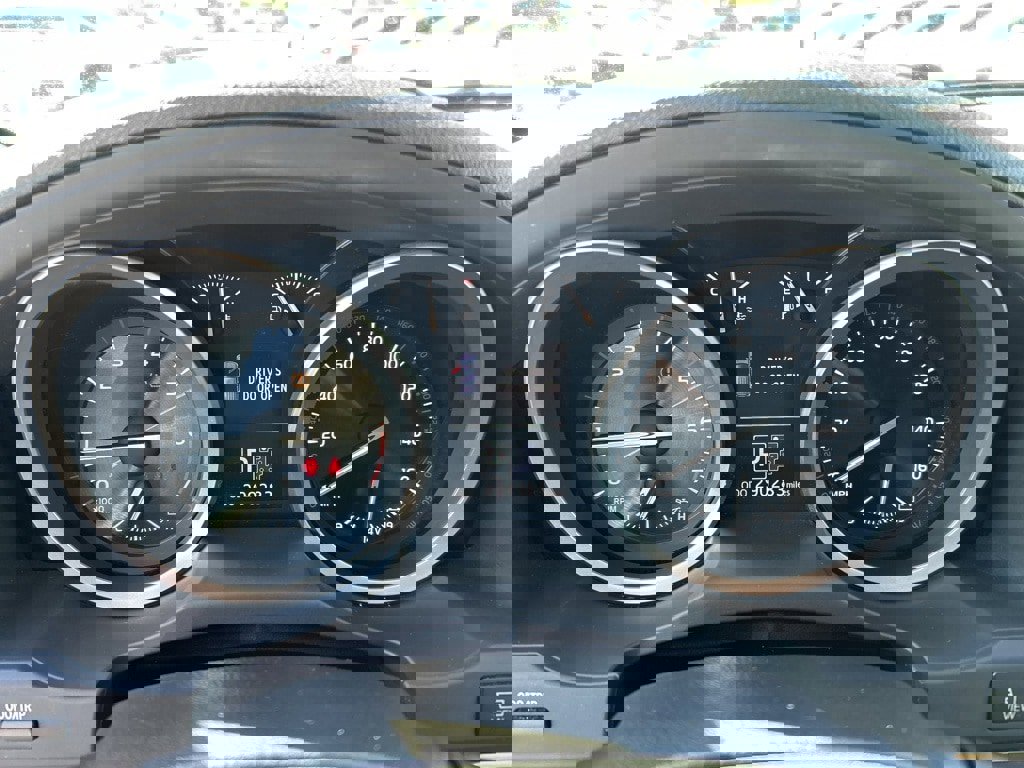 Used 2015 Toyota Land Cruiser image 10