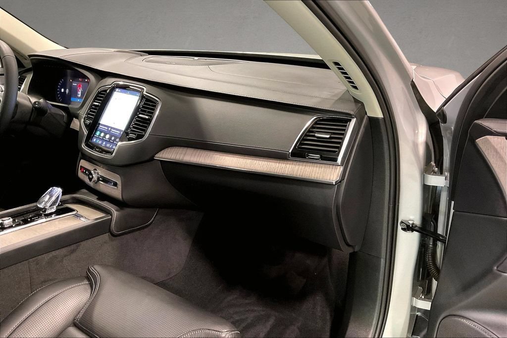 Certified 2024 Volvo XC90 B6 Ultimate w/ Protection Package Premier AWD/4WD image 28