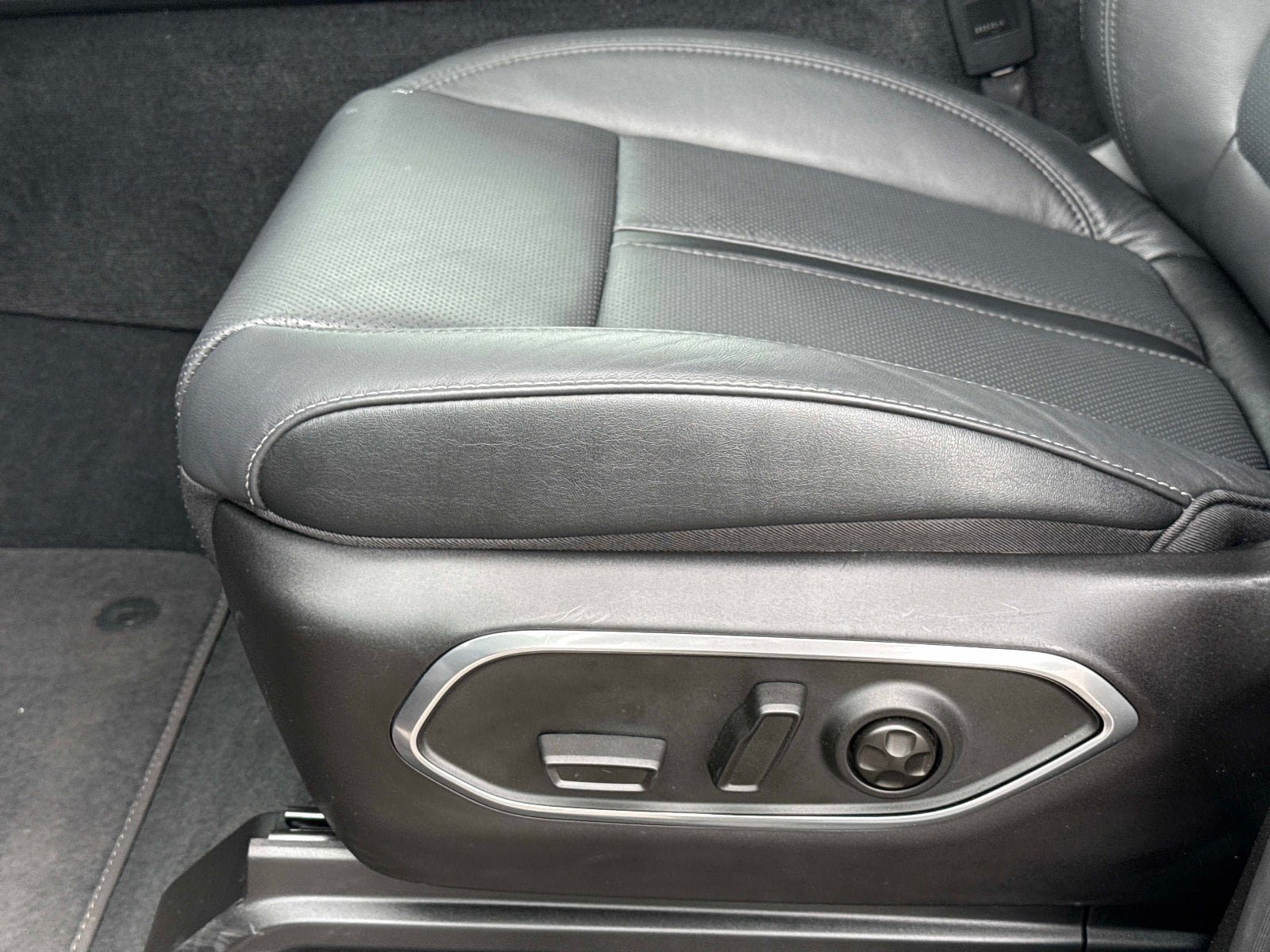 Used 2026 Jeep Grand Wagoneer L Limited w/ 8-Passenger Seating Package AWD/4WD image 23