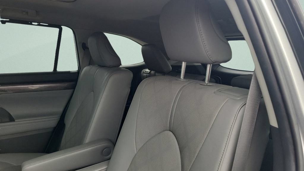 Used 2023 Toyota Highlander Platinum FWD image 9