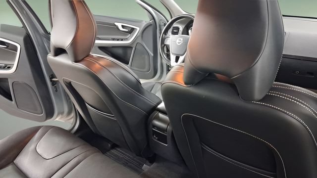 Used 2018 Volvo V60 T5 Dynamic w/ Vision Package FWD image 14