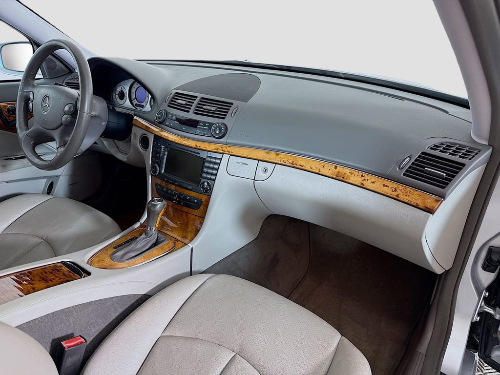 Used 2008 Mercedes-Benz E 350 4MATIC Sedan image 29