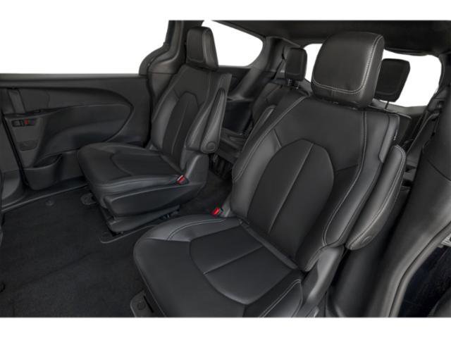 Used 2025 Chrysler Pacifica Select w/ Uconnect Theater Family Group image 12