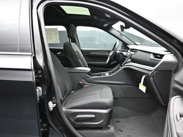 New 2025 Jeep Grand Cherokee L Laredo w/ Luxury Tech Group I image 23