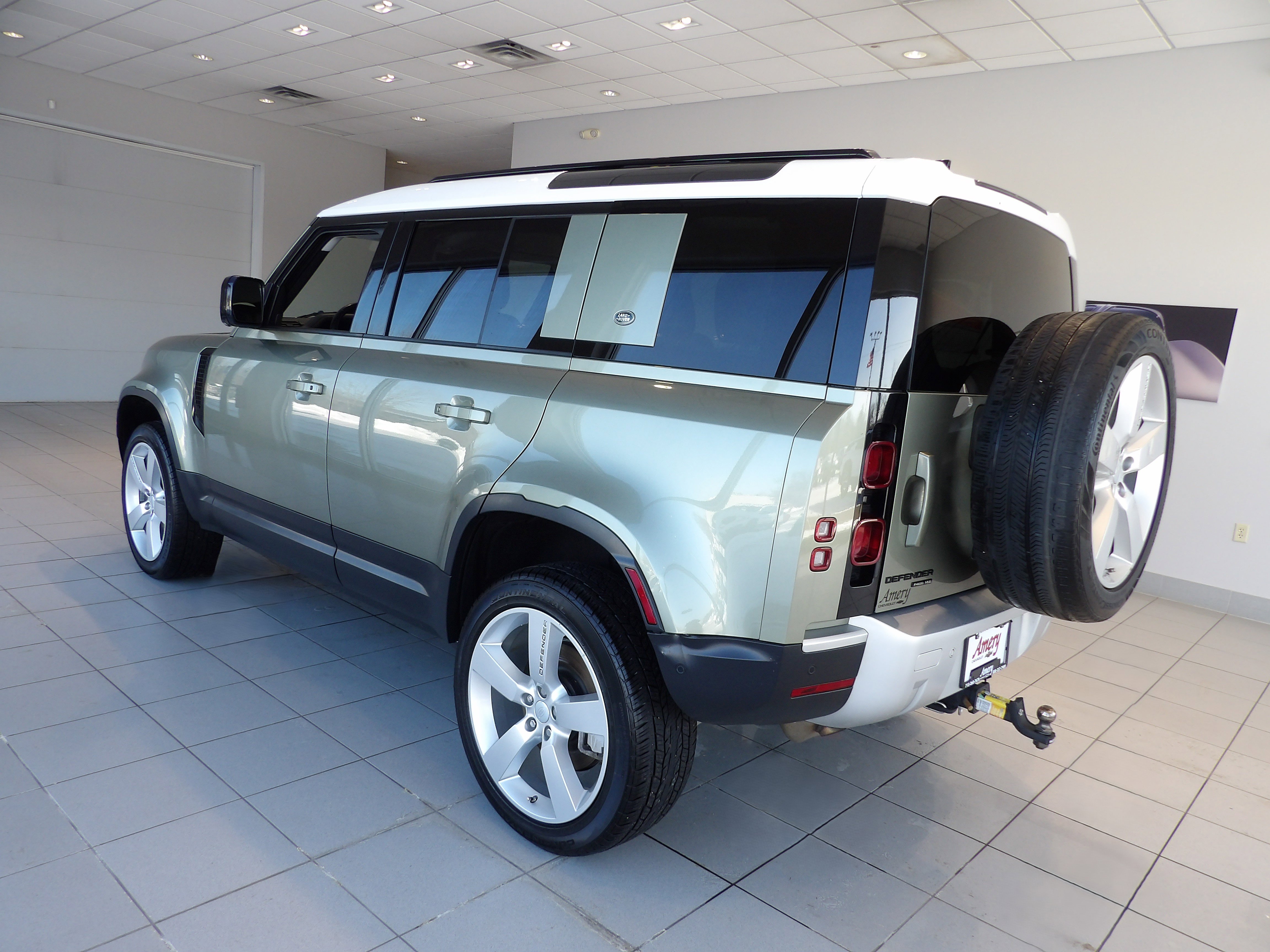 Used 2020 Land Rover Defender 110 HSE AWD/4WD image 6