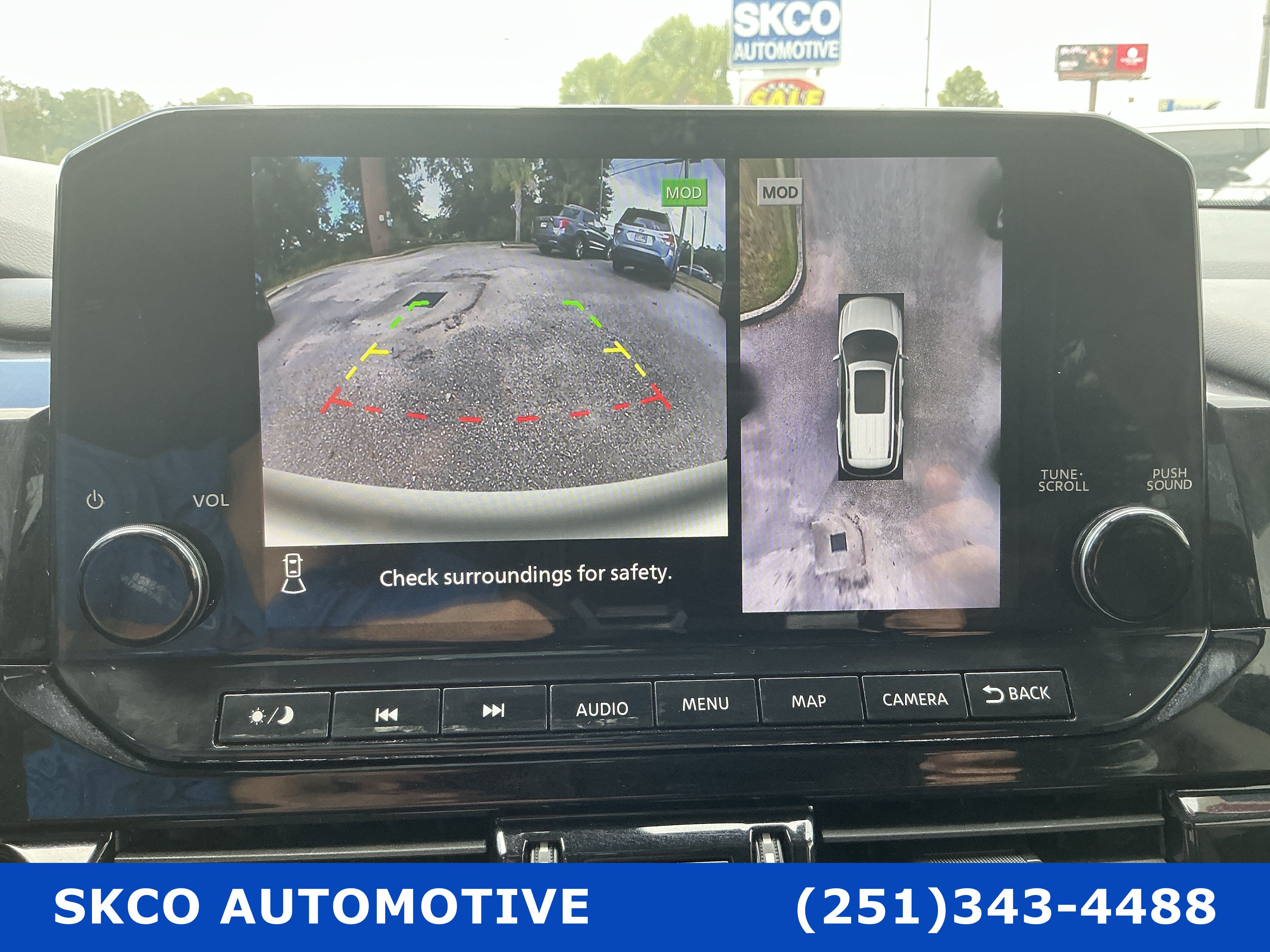 Used 2025 Nissan Pathfinder Platinum FWD image 17