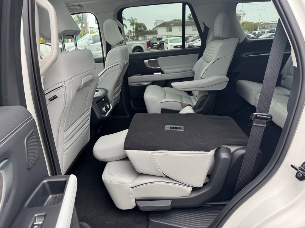Used 2025 Ford Expedition Platinum w/ Platinum Ultimate Package AWD/4WD image 15
