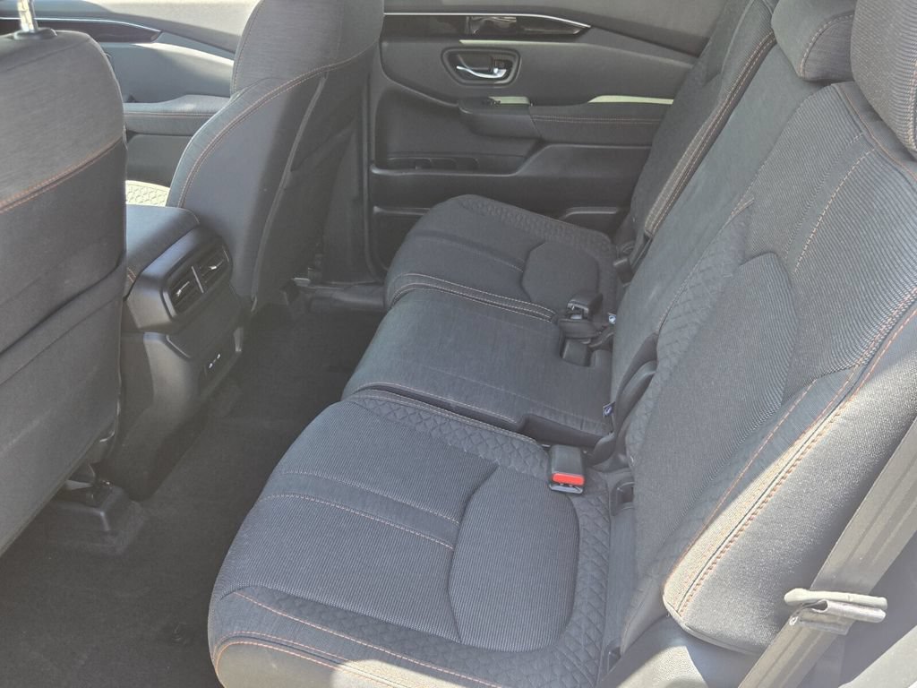 Certified 2025 Honda Pilot Sport image 11