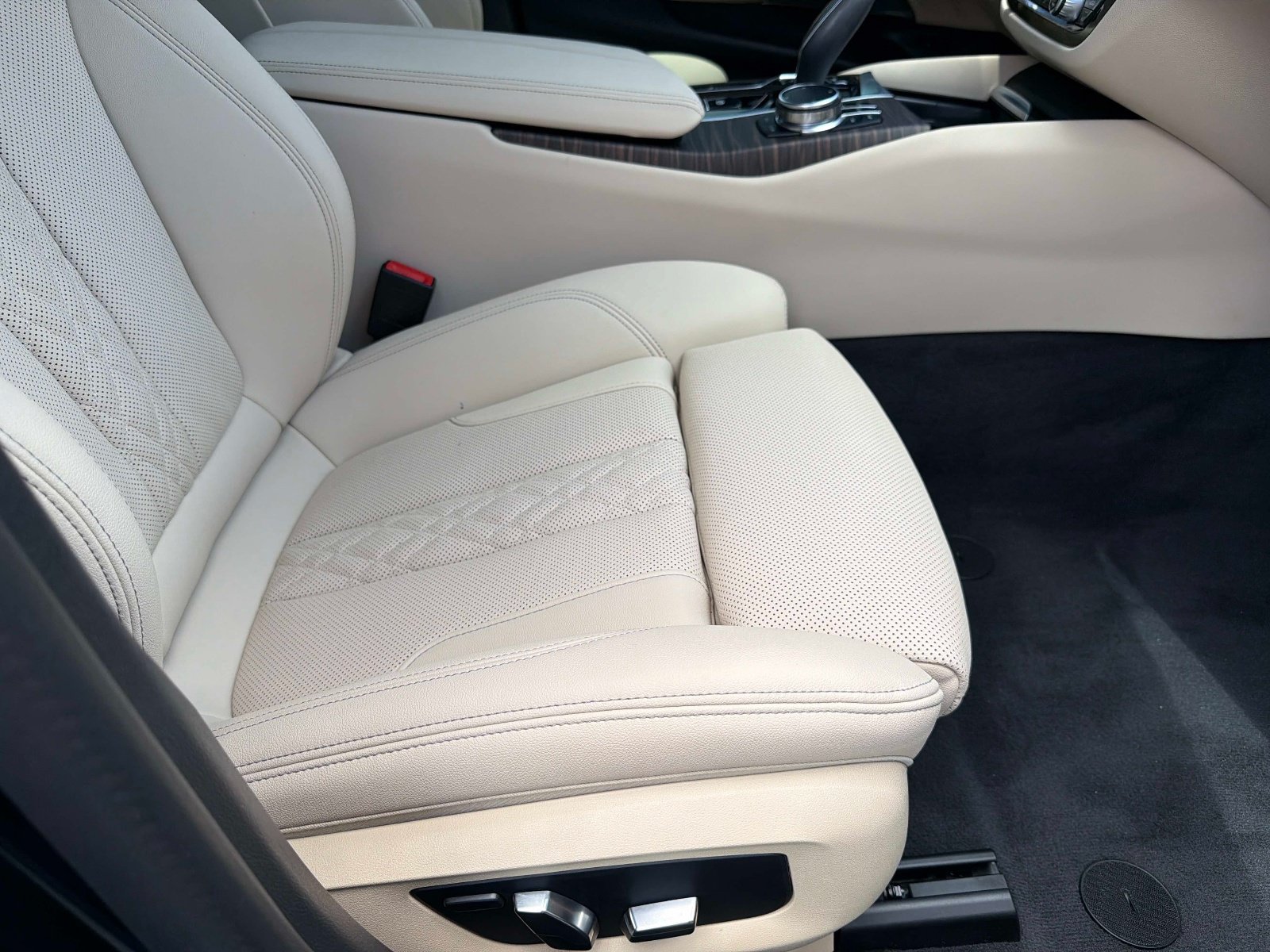 Used 2023 BMW 540i xDrive w/ Premium Package AWD/4WD image 24