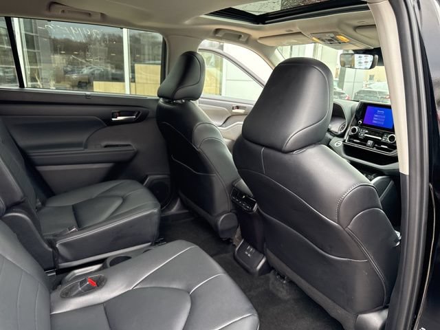 Used 2025 Toyota Highlander XLE AWD/4WD image 34