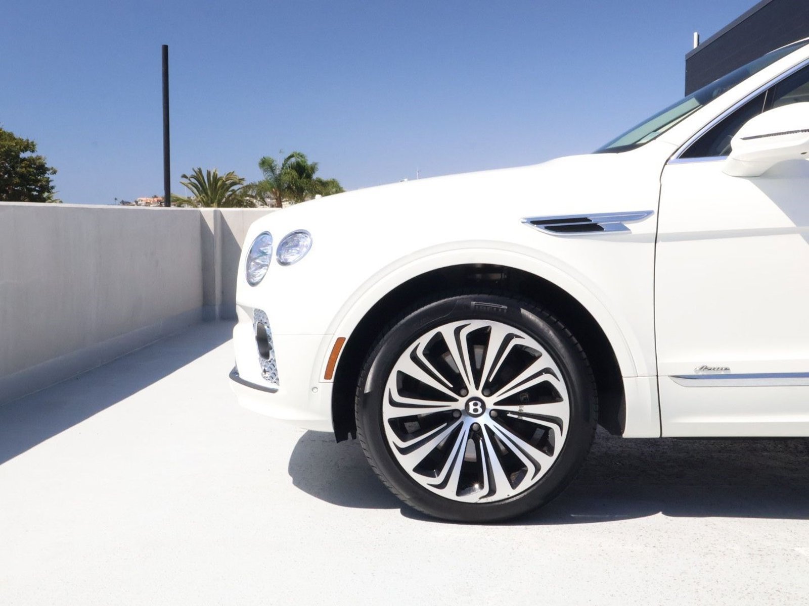Certified 2023 Bentley Bentayga AWD/4WD image 7
