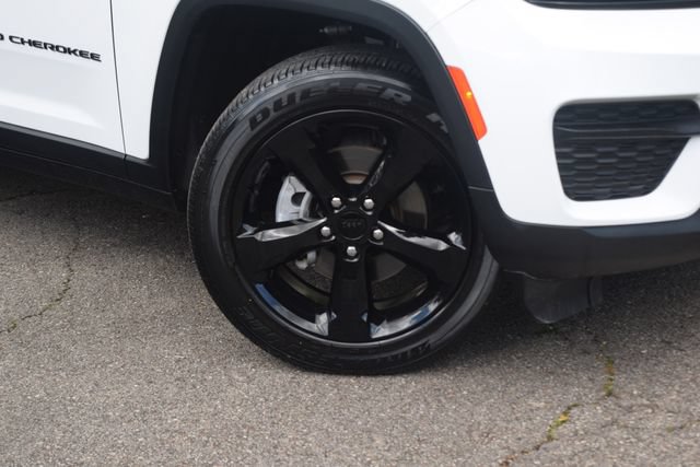 Used 2023 Jeep Grand Cherokee Altitude AWD/4WD image 29