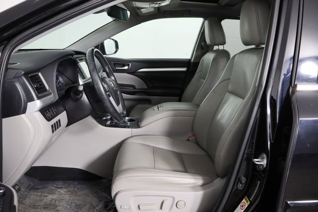 Used 2019 Toyota Highlander XLE AWD/4WD image 15