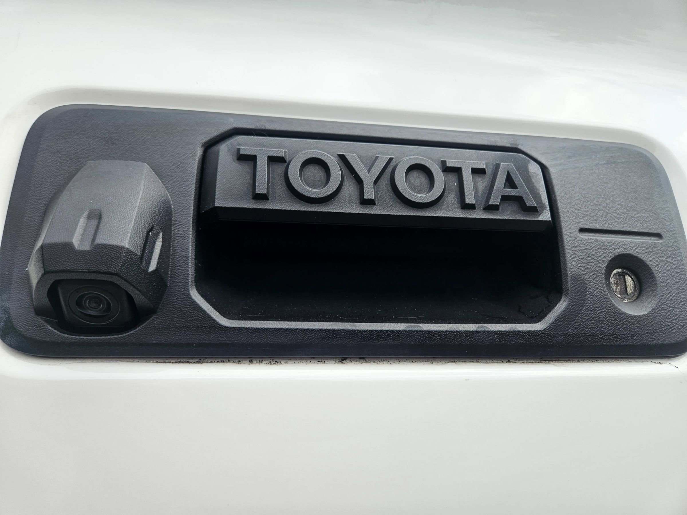 Used 2018 Toyota Tacoma SR image 7