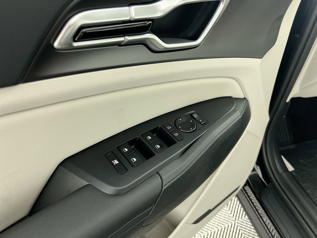 New 2026 Kia Sportage EX image 15
