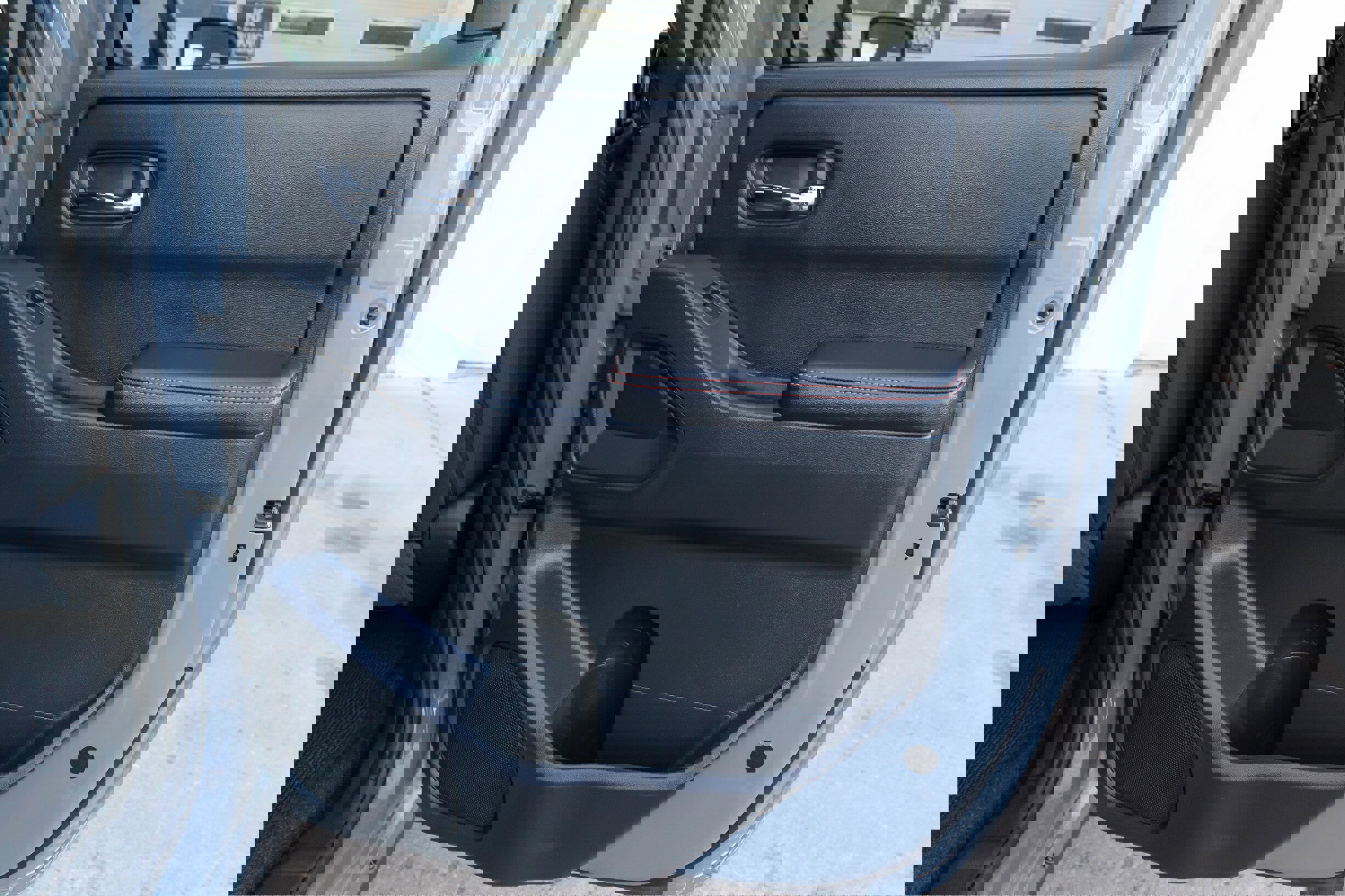 Used 2025 Nissan Frontier PRO-4X image 15