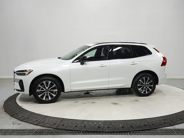 Used 2025 Volvo XC60 B5 Plus AWD/4WD image 4