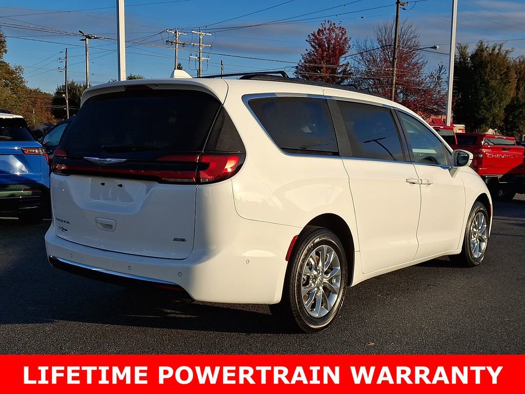 Used 2022 Chrysler Pacifica Touring-L w/ Uconnect Theater Family Group image 6