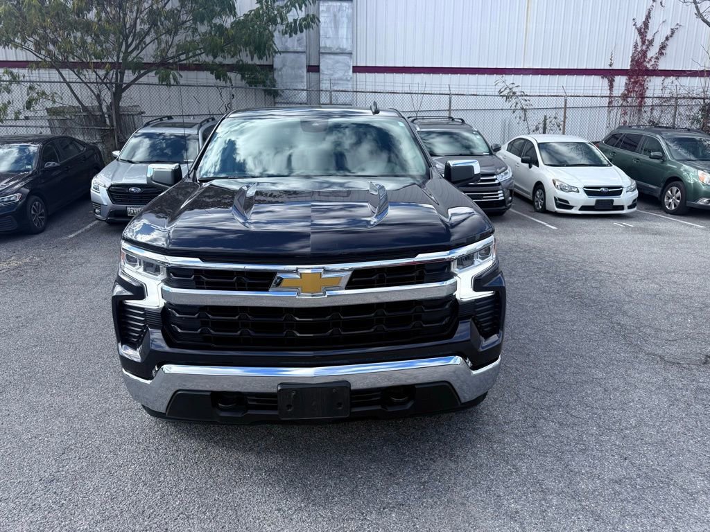 Used 2024 Chevrolet Silverado 1500 LT image 2