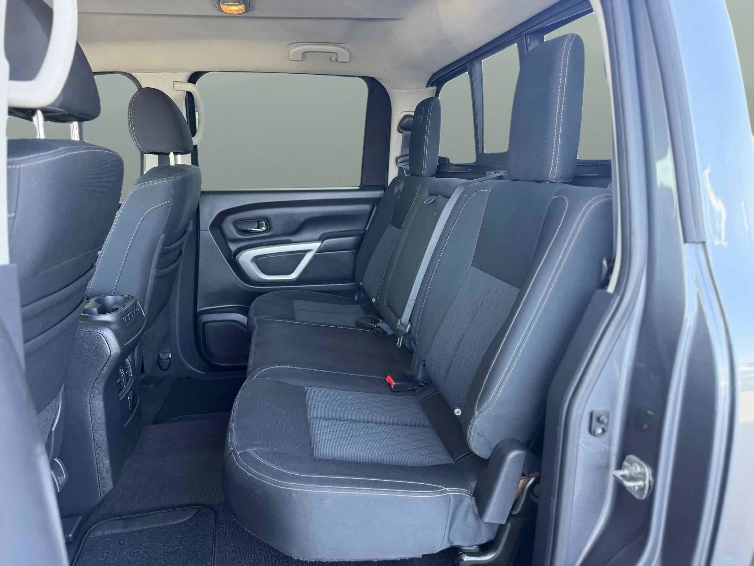 Used 2018 Nissan Titan SV w/ SV Convenience Package AWD/4WD image 13