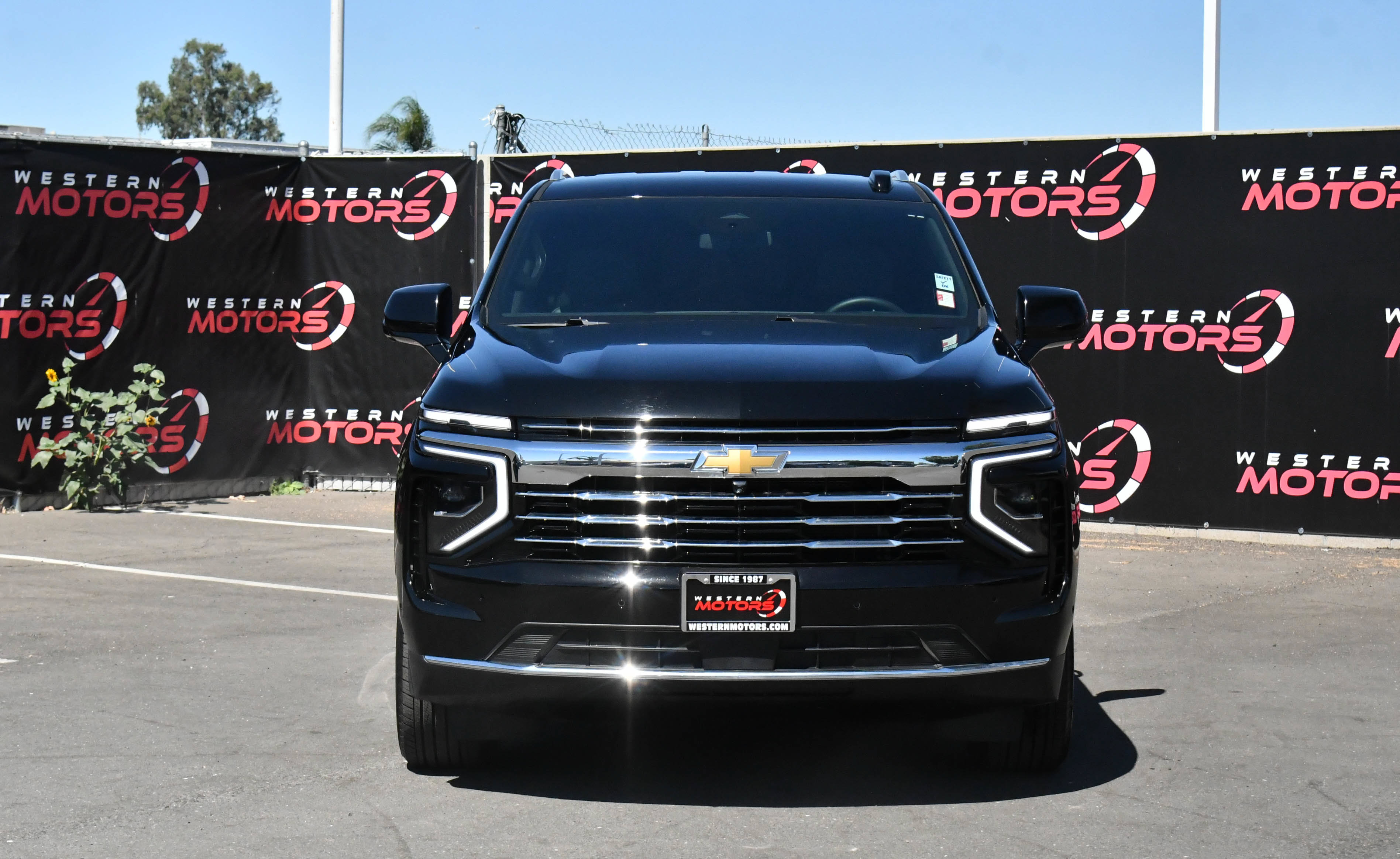 Used 2025 Chevrolet Tahoe LT AWD/4WD image 2