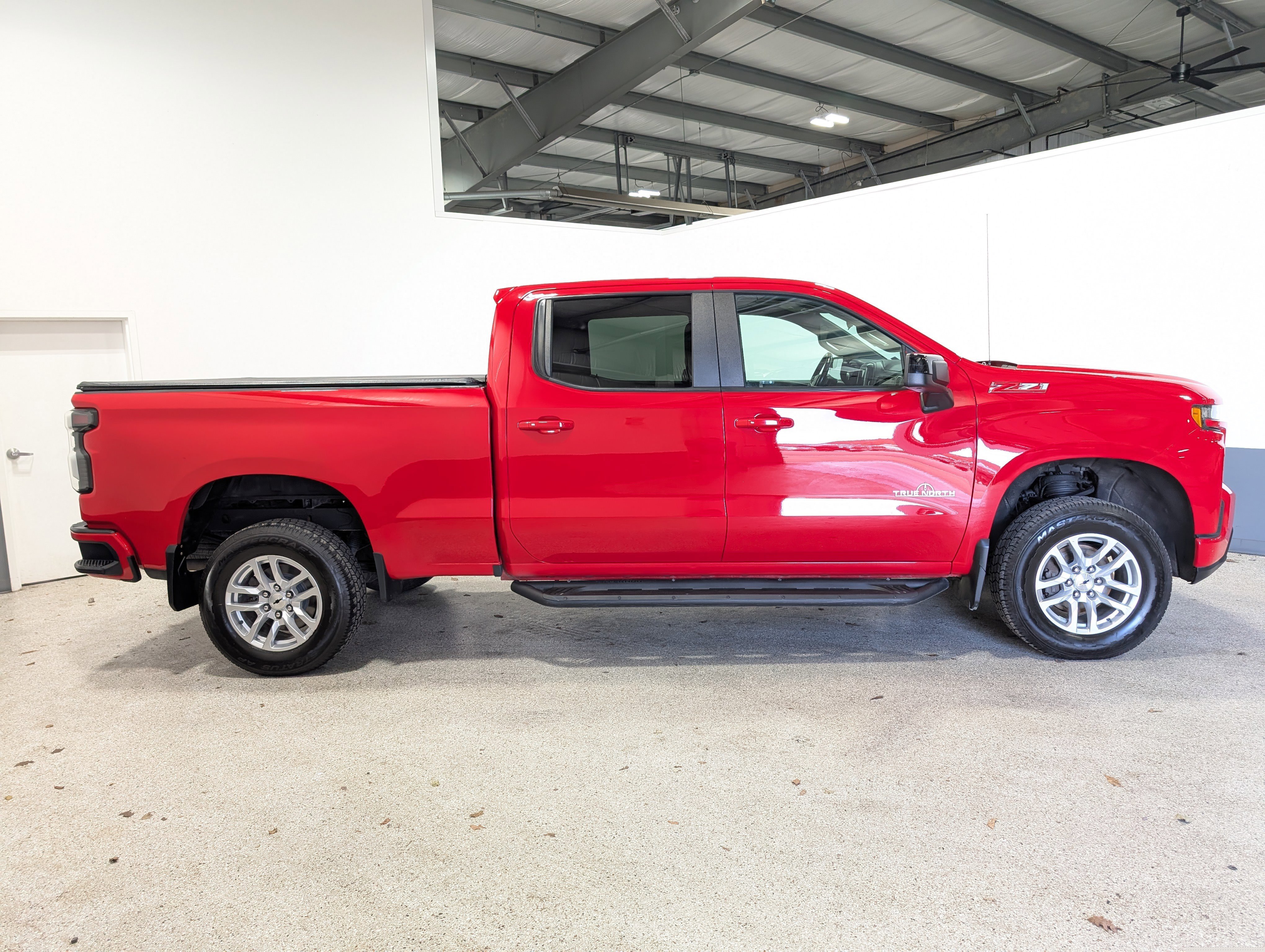 Used 2019 Chevrolet Silverado 1500 RST image 2