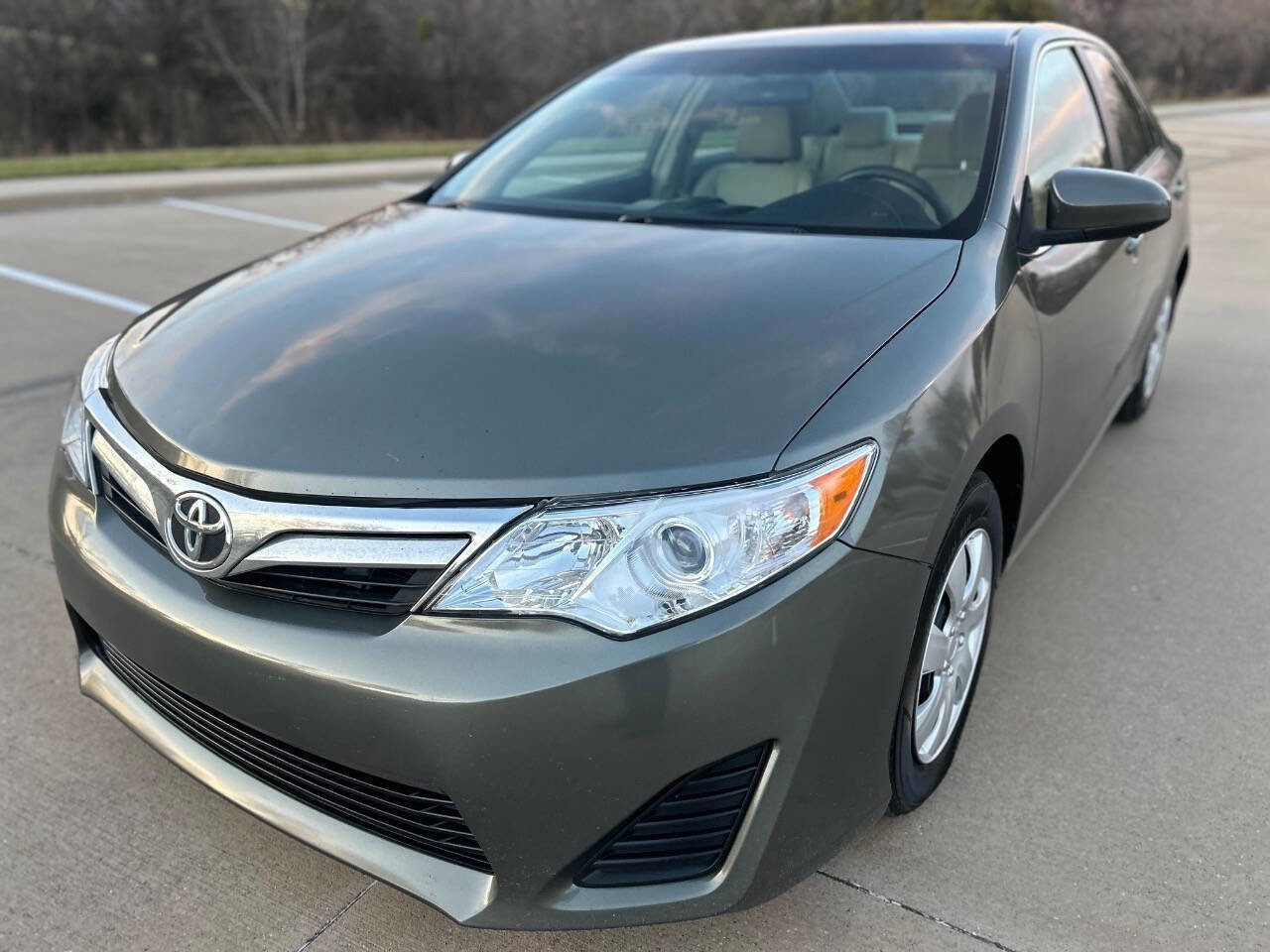 Used 2012 Toyota Camry LE FWD image 2