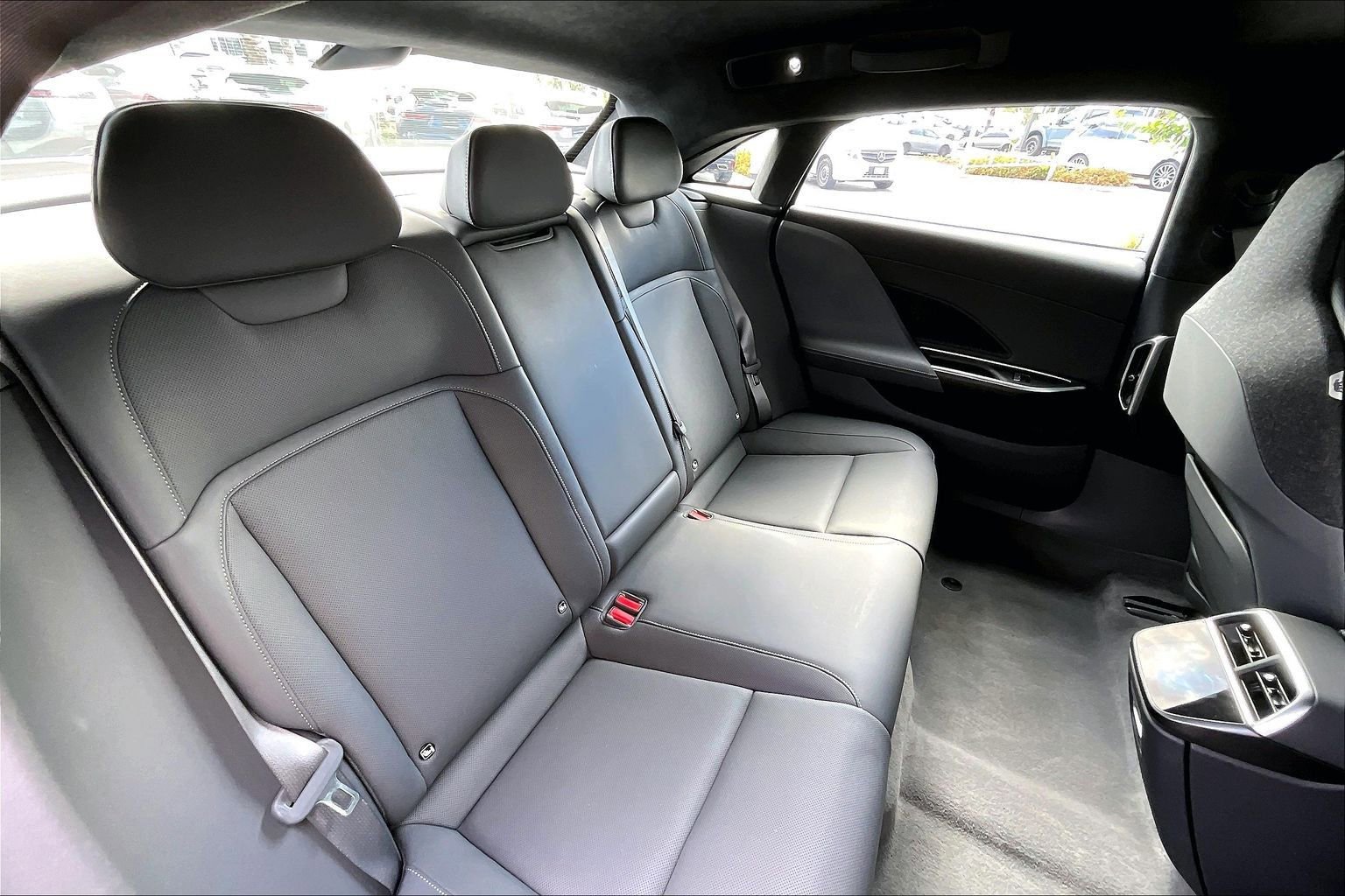 Used 2024 Lucid Air Pure RWD image 27